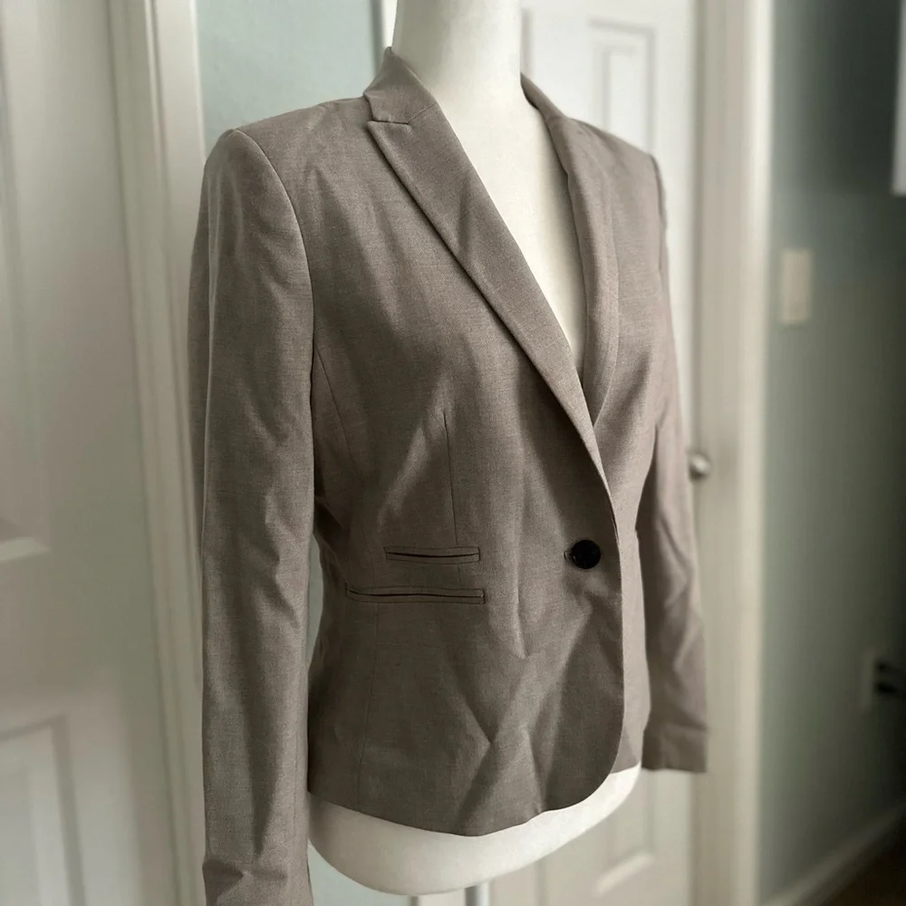 H&M Light Brown Three Pocket One Button Blazer Size 8 - Picture 1 of 7